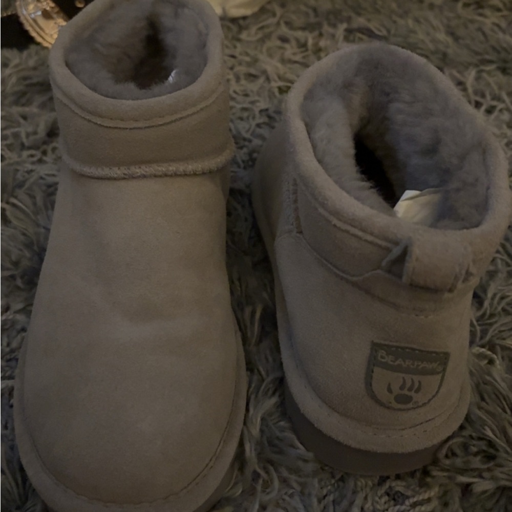**Never worn*** Bearpaw Gray Ankle Boots with Fur Lining